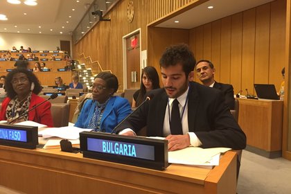 Участие на българските младежки делегати в ОНН Анина Йовкова и Димитър Димитров в работата на Трети комитет по време на 70-ата сесия на Общото събрание на ООН